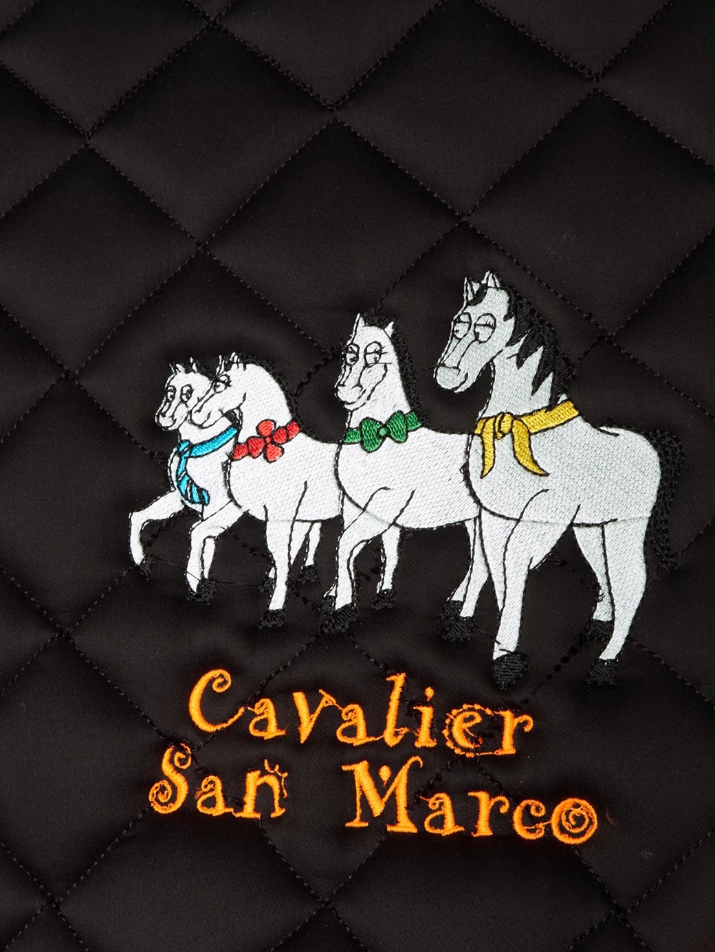 LONDON-P BLACK/GOLD  DIAMOND SADDLE PAD