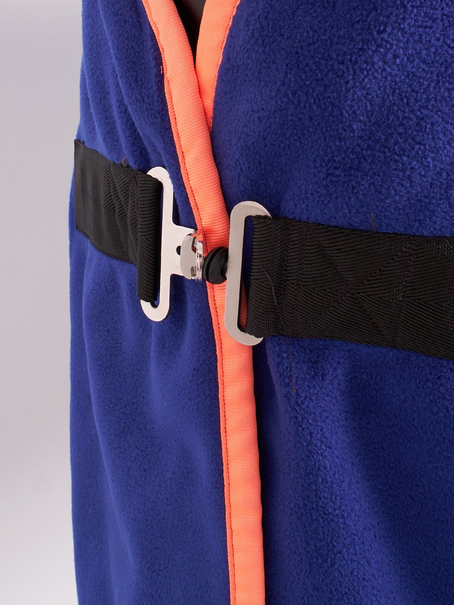 WINDSOR ELECTRIC BLUE/ORANGE FLEECE BLANKET WITH COLLAR